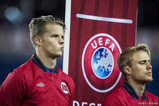 Bayern đề nghị 4 triệu euro cho tiền đạo 16 tuổi người Thụy Điển Asare bị từ chối và vẫn đang đàm phán